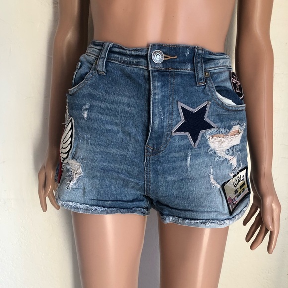 Express Jeans Women’s Size 8 Jeans Denim Shorts Embroidered Casual Regular-Fit - Picture 1 of 16